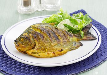 Makan Malam dengan Ikan Bawal Bakar Kunyit? Pasti Maknyus Deh!
