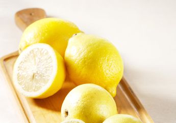 Super Mudah Atasi Bibir Hitam dengan Lemon Lip Scrub