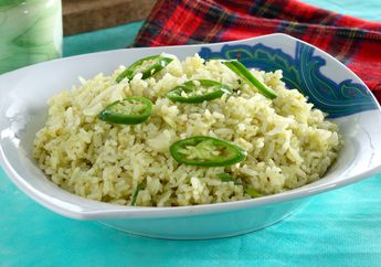 Buat Nasi Goreng Hijau Sendiri dengan Bahan yang Ada di Rumah 