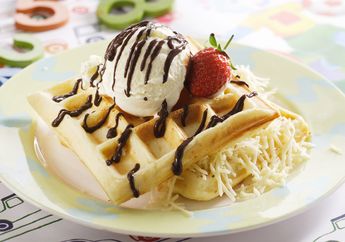 Cari Sarapan yang Bikin Si Kecil Senang? Wafel Keju Saus Cokelat Ini Solusinya