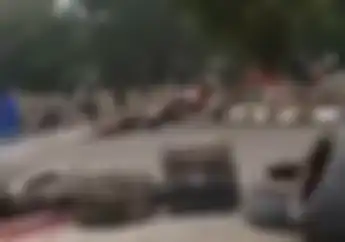 Video Pembalap Jatuh Berjamaah, Terseret Keluar Lintasan Sirkuit