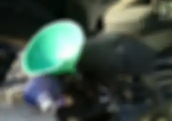 Boleh Enggak Sih Mengisi Oli Mesin Lebih dari Takaran yang Dianjurkan Pabrikan?