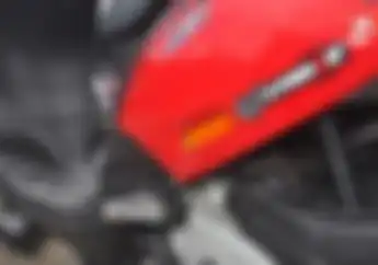Biar Boncenger Nyaman, Begini Cara Pasang Footstep Tambahan di Piaggio Zip