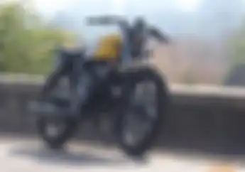 Aplikasi Gaya Cafe Racer dan Scrambler Sekaligus, Yamaha RX100 Ini Jadi Sedap Dipandang