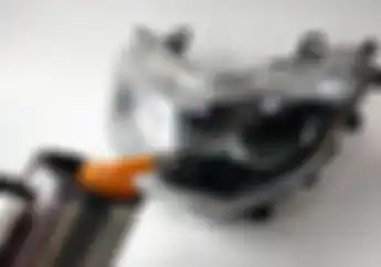 Modal Duit Rp 100 Ribu Bikin Alat Pembening Headlamp untuk Motor
