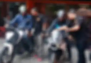Heboh, Jelang Natal Warga Surabaya Ramai-ramai Serbu Diler KTM