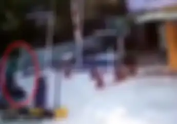 Tragis! Video Driver Ojol Enggak Salah Apa-apa Dihajar Palang Pintu Otomatis, Jatuh Tersungkur