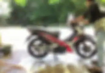 Jangan Anggap Enteng Bro, Air Hujan Bisa Berbahaya untuk Motor