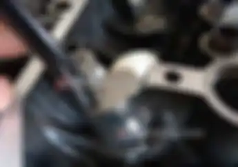 Banyak Yang Kesulitan, Begini Loh Cara Gampang Cabut Tutup Shim Klep