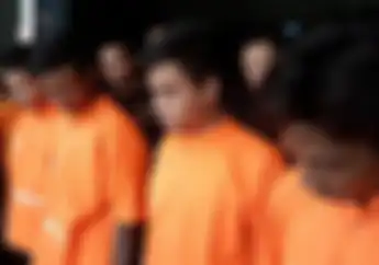 Ngeri! 8 Anggota 'Gengster Jakarta' Acak-acak Bekasi, Celurit dan Parang Disita Polisi