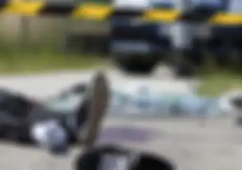 Tragis, Pemotor Hindari Lubang, Malah Nyenggol Truk dan Terlindas