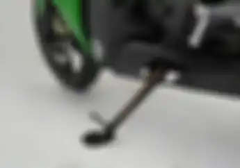 Standar Samping Motor Kelewat Miring? Simak Nih Video Cara Mengatasinya