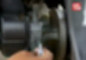 Video Pembuktian Cairan Yang Bikin Komponen Motor Kinclong, Autosol atau Batu Hijau?