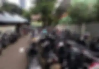 Gampang, Begini Cara Menjaga Cat Bodi Motor Tetap Mulus dan Enggak Lecet Saat Parkir