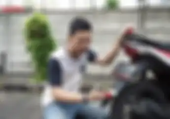 Video Tips Pakai Cairan Seharga Rp 14 Ribuan, Bodi Hitam Motor Jadi Kinclong