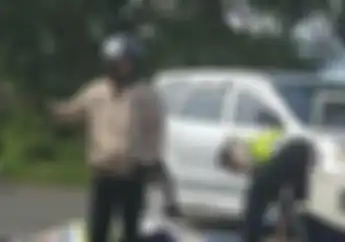 Hatinya Kemana? Pengendara Honda CB Ditabrak Sampai Tewas, Taksi Putih Langsung Kabur