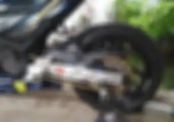 Ternyata Cuma Segini Ongkos Pasang Swing Arm Motor Yamaha R25 di Honda CBR150R, Makin Ganteng