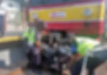 Tragis, Pemotor dan Penumpang Motor Matik Tewas Di Tempat Dihajar KRL