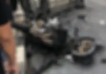 CBR 1000 CC Hantam Datsun Go Hingga Terguling, Pemotor Tewas Ditempat