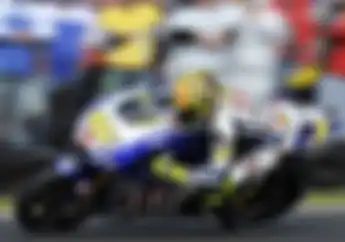 Gak Dikasih Motor Honda, Valentino Rossi Simpan Yamaha YZR-M1 di Kamar