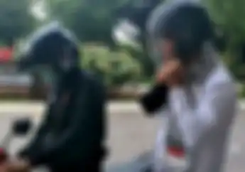 Meme Kocak Bedanya Tangan Driver Ojol dan Staf Kantor, Netizen Malah Komentar Gini