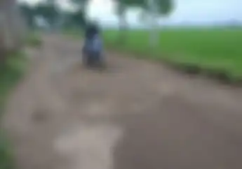 Kapan Benar Nih Jalan, Bikin Repot Lewatinnya Pakai Motor