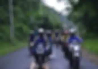 Touring Pakai Motor Matic Lewat Turunan Tajam, Ini Tips Libas Dengan Aman