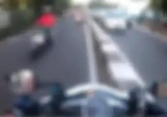 Video Gerombolan Pemotor Seperti Gak Berdosa Lawan Arah, Nyaris Ditabrak Pemotor Lain