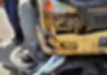Siswi SD Naik Motor Boncengan, Kecelakaan Tabrak Truk, Siapa Salah?