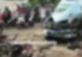 Mengerikan! Video Motor Hancur Akibat Ditabrak Supir Angkot Mabuk