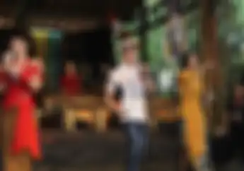 Marc Marquez Bikin Heboh Saung Udjo Bandung, Joget Sama Mojang Priangan