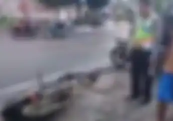 Ada Lagi Nih, Video Pemotor Ngamuk Ogah Ditilang, Ancam Bakar Motornya Sendiri