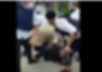 Menegangkan! Video Detik-detik Polisi Ringkus Maling Motor Bawa Senpi 