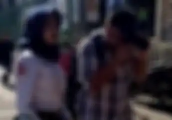 Bikin Haru, Driver Ojol Bantu Pria Tunanetra yang Sebelumnya Ditolak Driver Lain