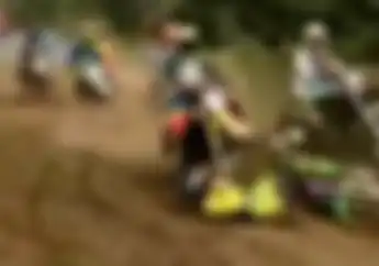 Ngeri! Video Pembalap Grasstrack Terlindas Usai Jatuh dari Motor, Langsung Berdiri
