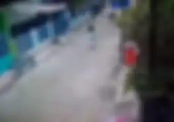 Tega Banget! Video Anak Kecil Nyaris Tersungkur, Ponselnya Dibawa Kabur Jambret di Bekasi