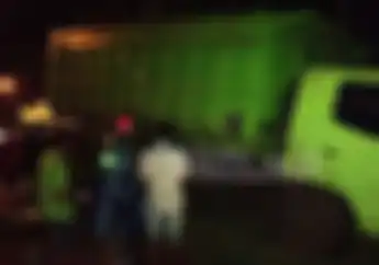 Ngeri! Pemotor Adu Banteng dengan Truk Tanah, Terseret dan Meninggal di Tempat