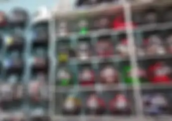 Gawat! Cuaca Ekstrem Bisa Bikin Umur Helm Jadi Singkat, Berapa Tahun?