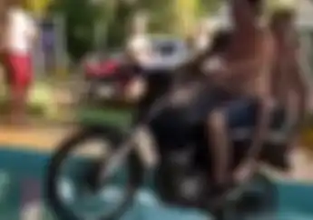Gokil! Sultan Mah Bebas, Begini Cara Sultan Mencuci Motornya