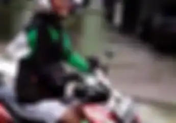 Penuh Semangat, Driver Ojol Ini Modifikasi Motornya Karena Disabilitas