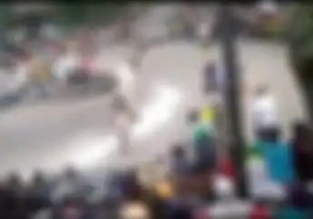 Video Detik-detik Pembalap Hilang Kendali Tabrak Pagar, Penonton Terkapar, Area Sirkuit Mencekam