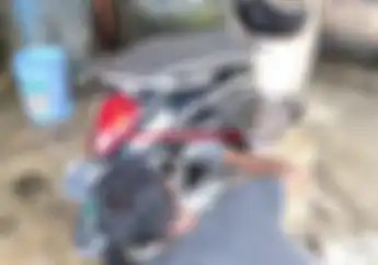 Gak Zaman Lagi Pakai Sikat atau Kuas, di Tempat Cuci Motor Ini Pakai Alat Tradisional, Motor Kinclong