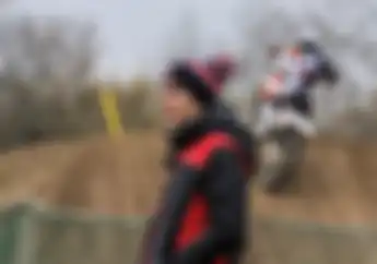 Dasar Marquez, Lama Gak Latihan Motocross, Pas Main Kayak Anak Kecil Ketemu Mainan