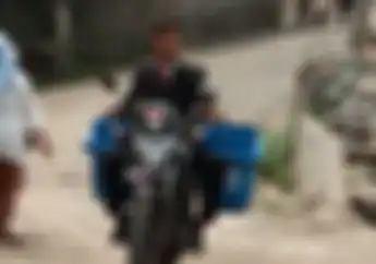 Gak Nyangka, Jualan Tahu Naik Honda Verza 150, Spontan Jadi Idola Emak-emak