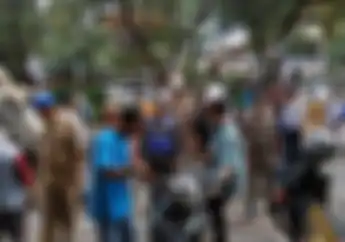 Jangan Coba Coba Parkir Di Kolong Pertokoan Pasar Glodok Kalau Tidak..