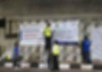 Persiapan, Perlintasan Kereta Api Sebidang di Jatinegara Ditutup, Pemotor Harus Cari Jalan Alternatif