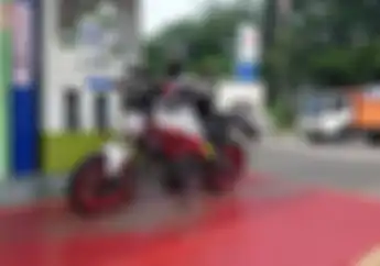 Isi Bensin Motor Cuma Setengah Bisa Bahaya, Apalagi Sampai Luber 