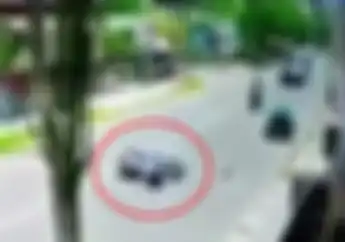 Video Nyebrang Jalan Sembarangan, Pemotor Terlibat Kecelakaan dengan Motor dari Lawan Arah