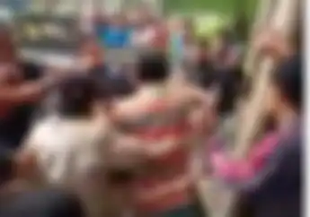 Daerah Tambun Mendadak Ricuh, Maling Motor Tertangkap dan Dihajar Massa, Polisi Sampai Lepas Tembakan