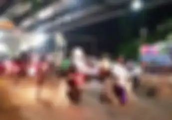 Siapa Berani? Menantang Maut di Pintu Lintasan Kereta Tak Bertuan Ini